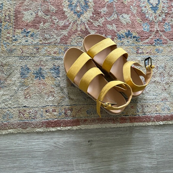 Mustard yellow sandals - Picture 3 of 3